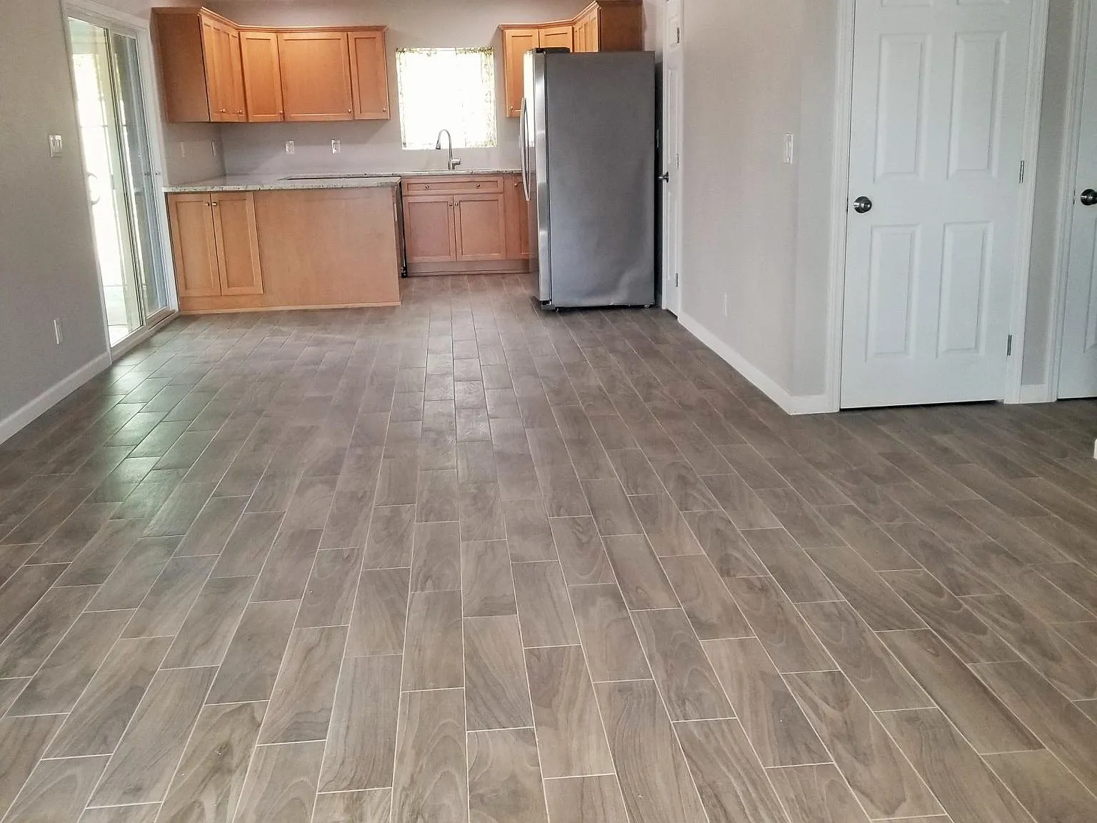4 bed, 1984 sqft, $3,120 — Photo 4