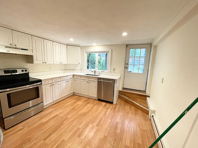 16 Greenwich St #1 — Photo 6