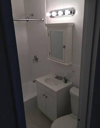 3rd image of 225 E 239th St