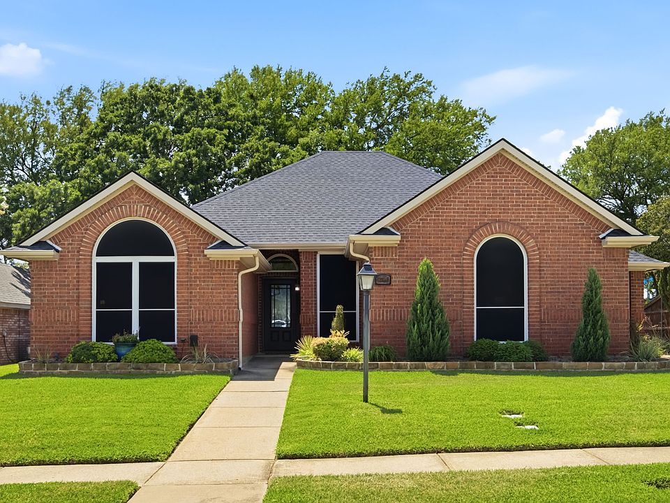 1st image of 2741 Fox Glenn Ct