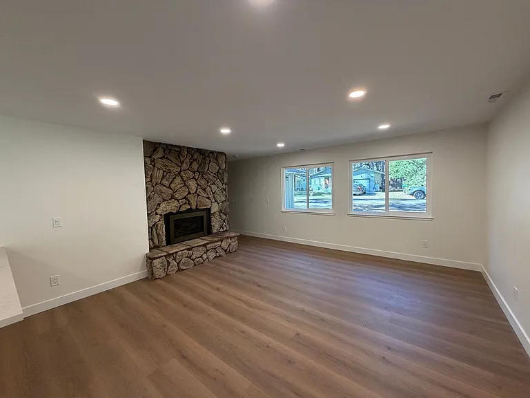 737 Anita Dr — Photo 8