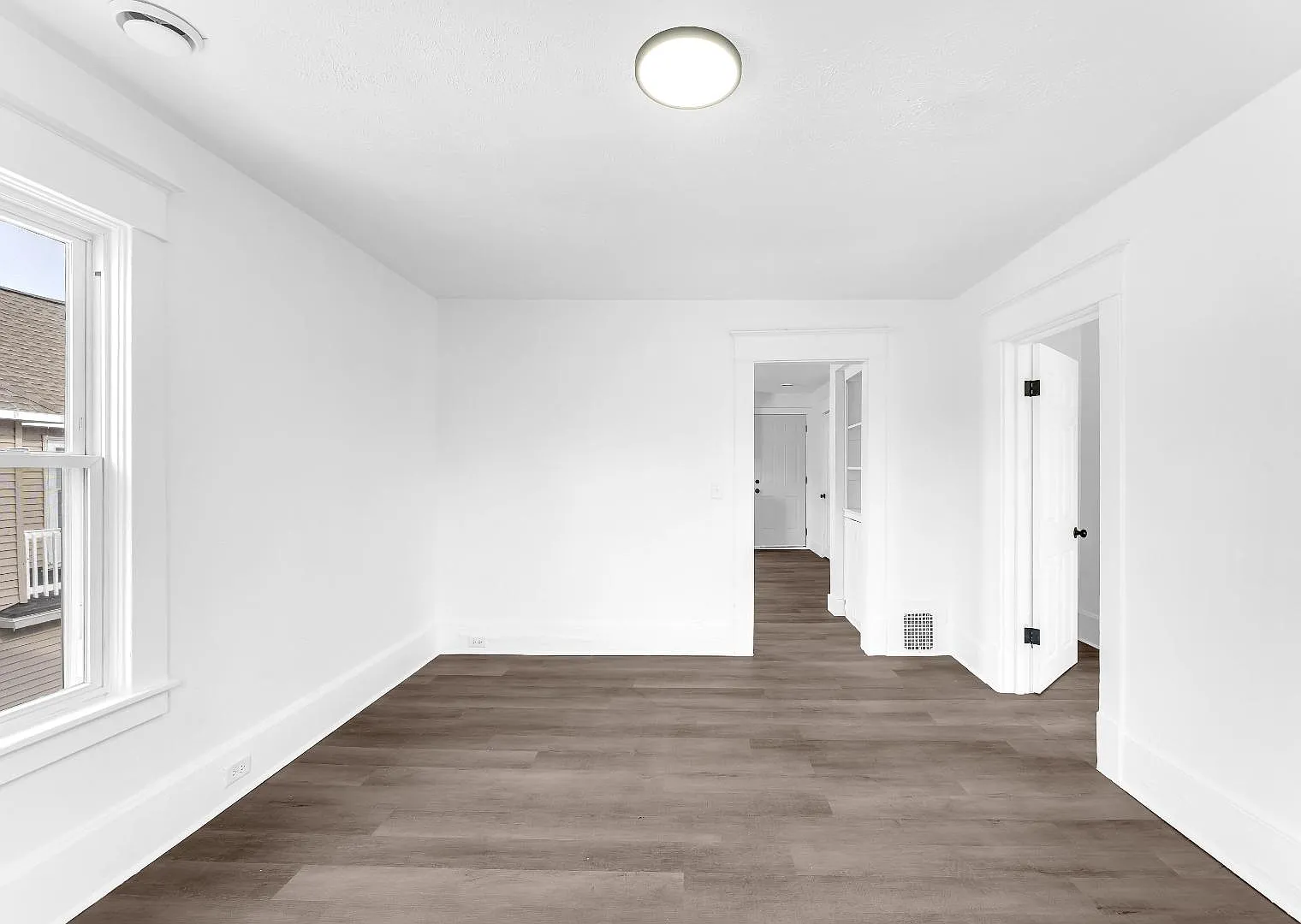 1754 Godfrey Ave SW - Upper — Photo 1