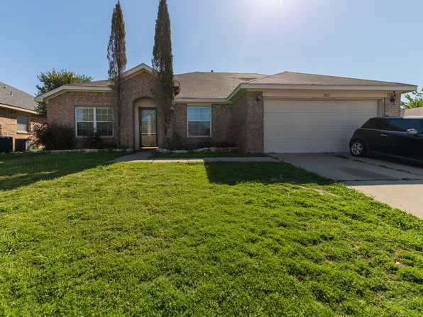 10717 Ivy Creek Ln, Fort Worth, TX 76140