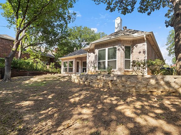 4th image of 3101 Saint James Ct