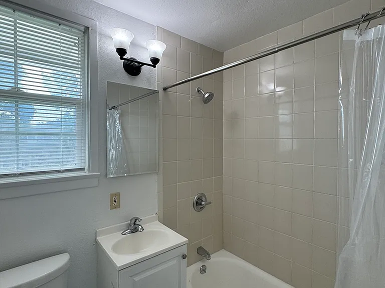 70 Parrott St — Photo 27