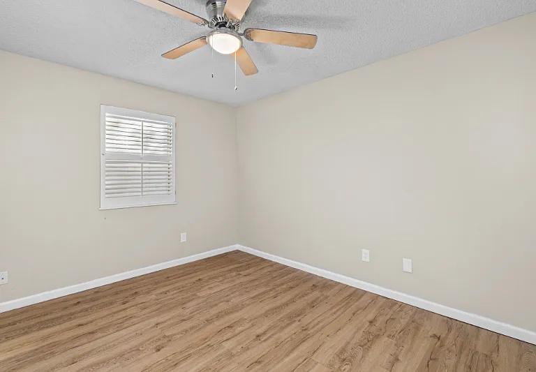 1607 Redbird Cv — Photo 18