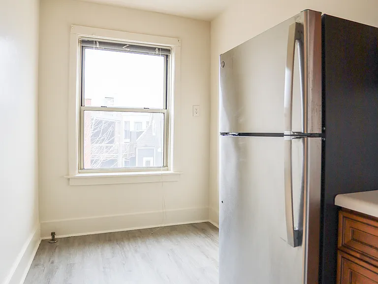1101 W Roscoe St #22 — Photo 4