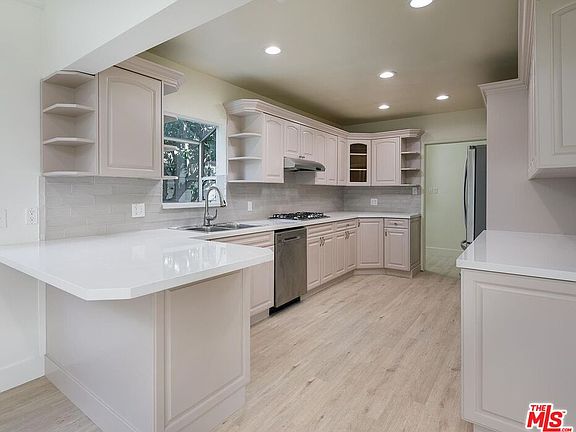 3rd image of 6029 Wilkinson Ave