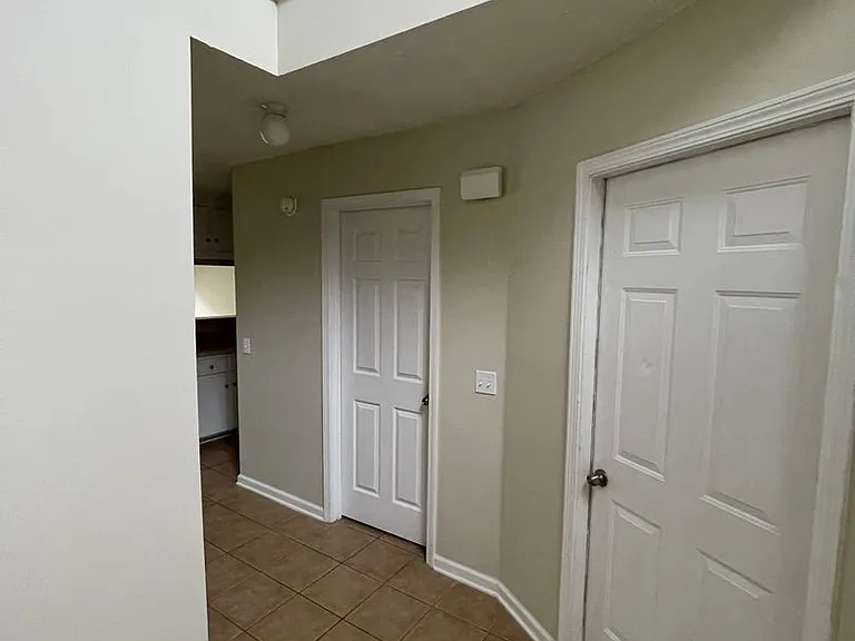 125 Winthrope Ln — Photo 4