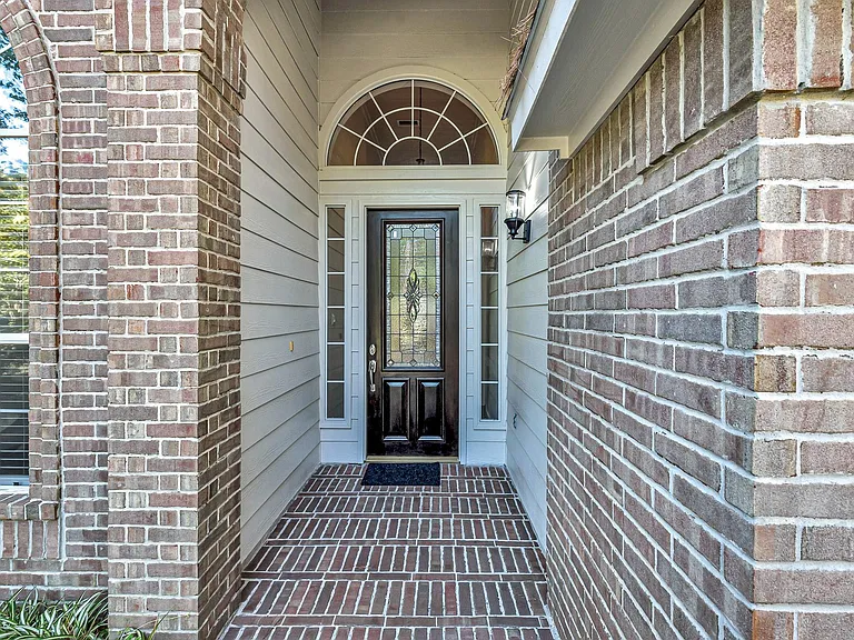 6 Old River Pl — Photo 3