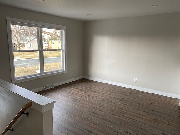 4th image of 209 Lincoln St