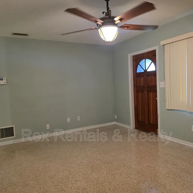 2 bed, 1.0 bath, 998 sqft, $2,195 — Photo 2