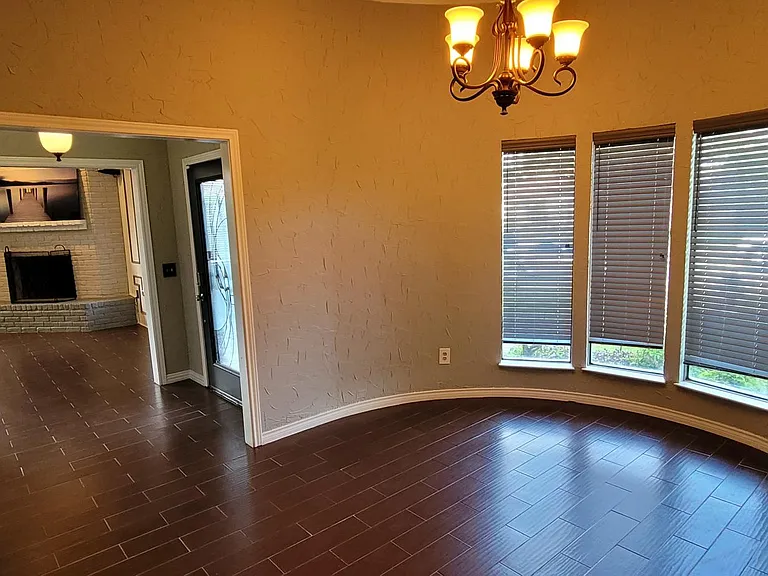 2413 Country Club Pkwy — Photo 3