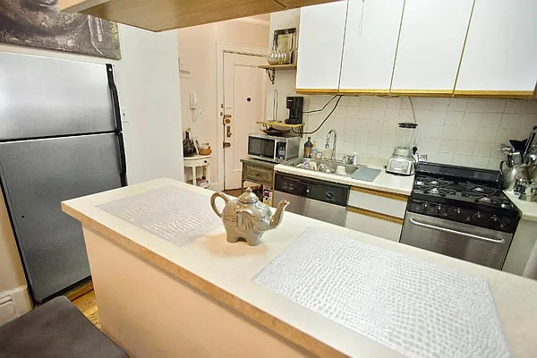 Sold by Sandra Greer Real Estate | media 8