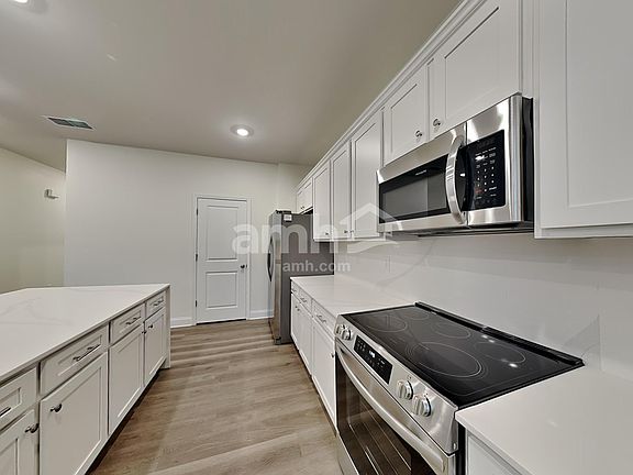 3rd image of 820 Jubilation St