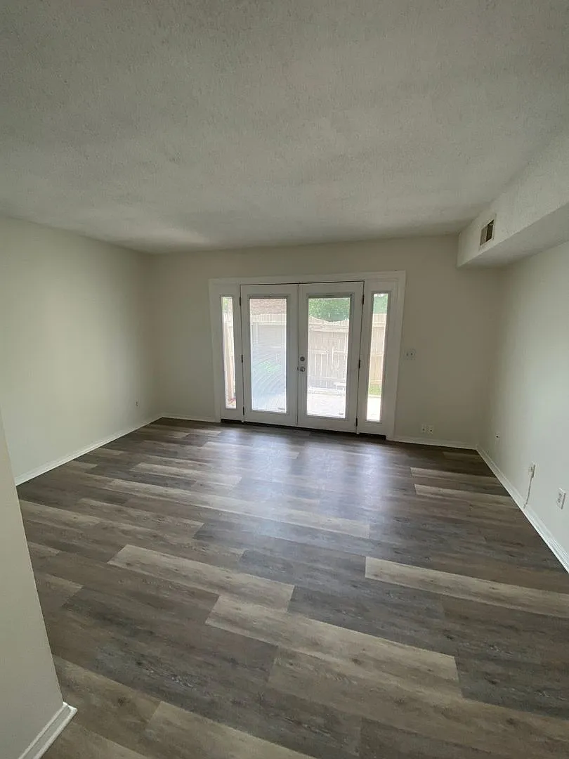 The Cloister Condominiums - 2 bedroom, 1 bath — Photo 4