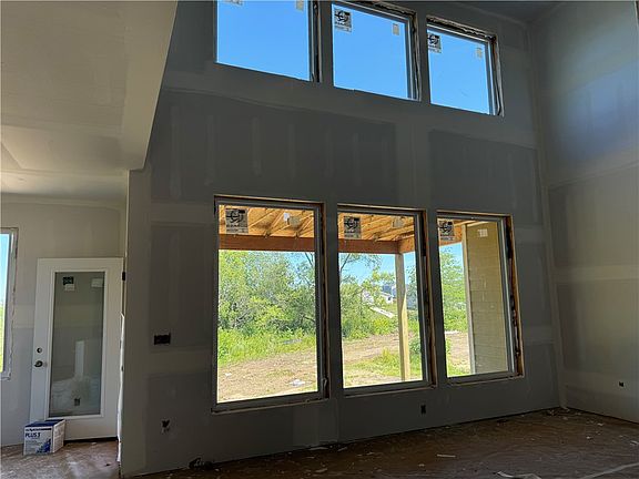 5th image of 605 NW Rosemont Dr