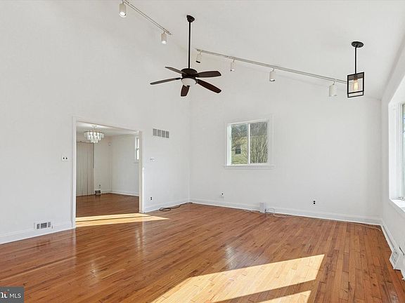 2nd image of 2643 Phipps Ave