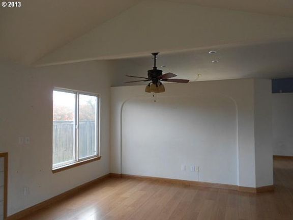 4th image of 517 SE 171st Ave
