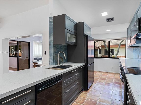 5th image of 3346 Water Oak Dr #1605