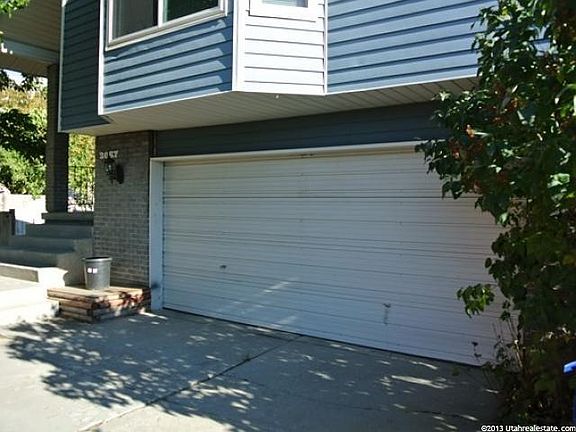 3rd image of 3067 S Putnam Ct