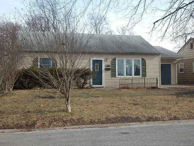 409 Sherwood Dr photo 1