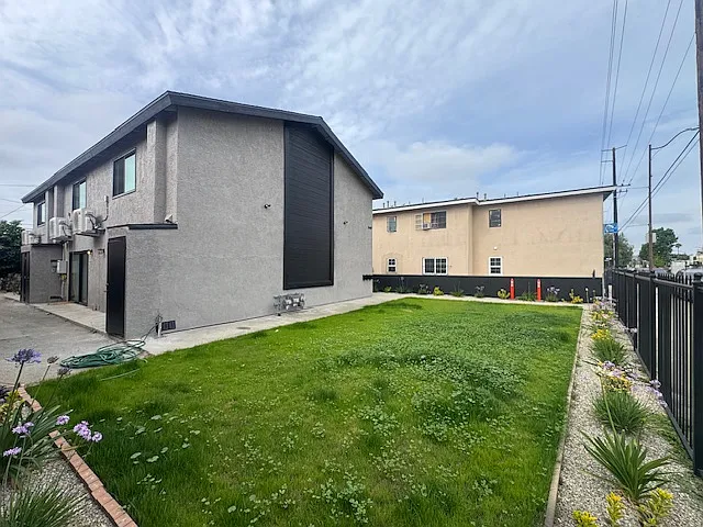 2668 Randolph St — Photo 5