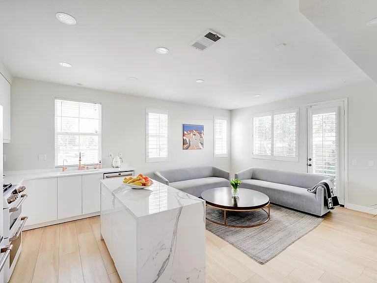23315 Portland Ln — Photo 8