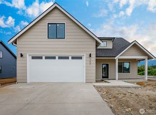 702 E 5th St, Nooksack, WA 98276