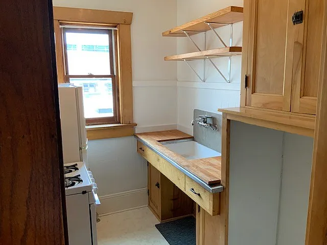 2205 N Farwell Ave #9 — Photo 4