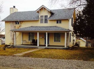 511 3rd St E, Roundup, MT 59072