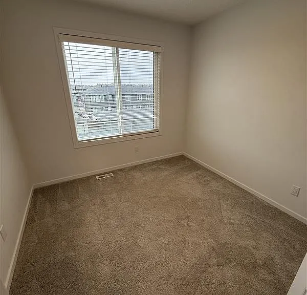 5243 21a Ave SW — Photo 12