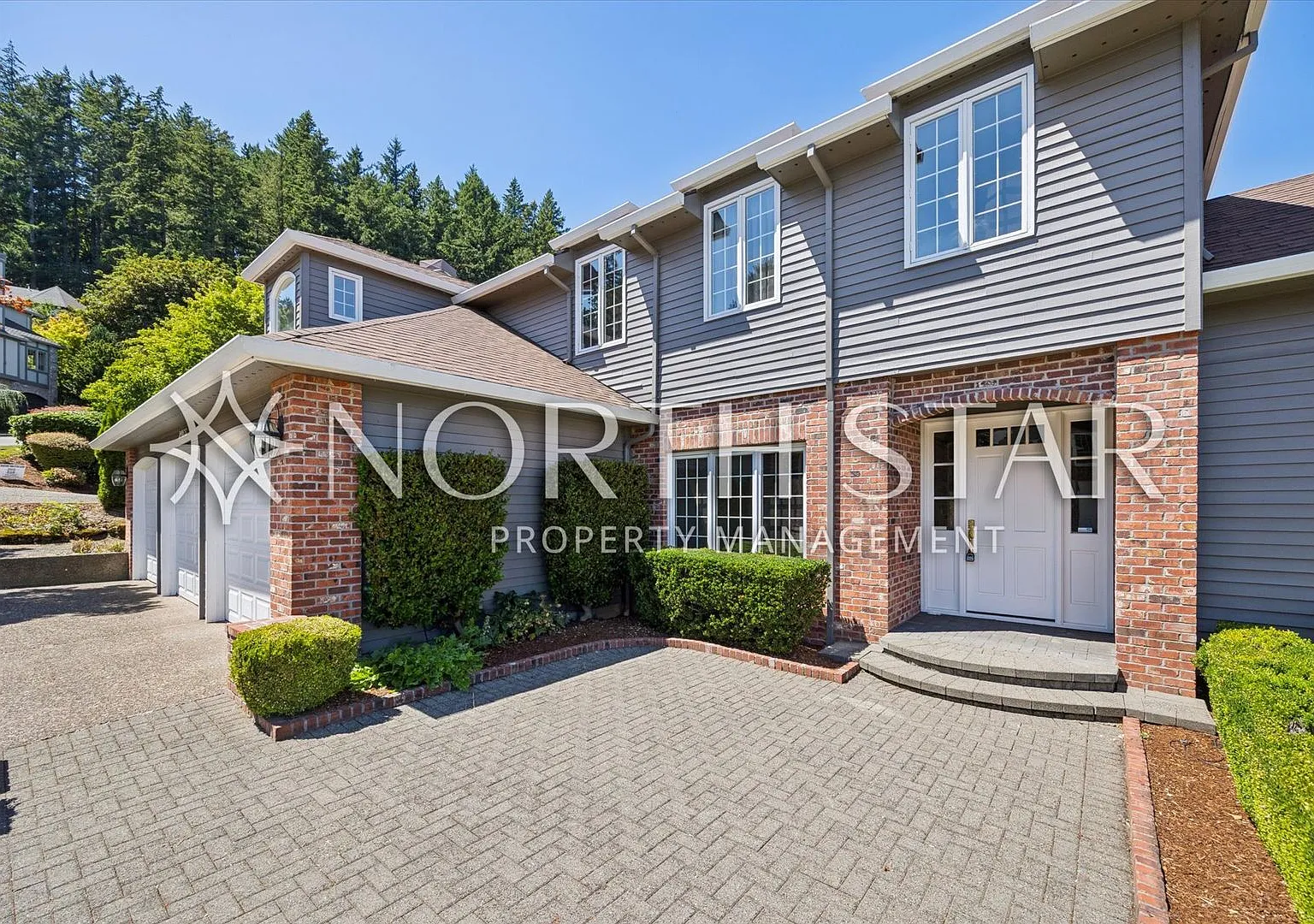 Elegant Corner-Lot Living Near Lakeridge High School — Photo 3