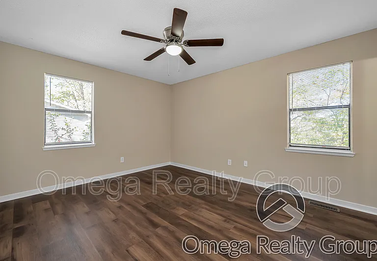 3126 Sleepy Hollow Dr — Photo 15