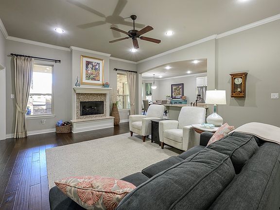 4th image of 2088 Old Oak Dr