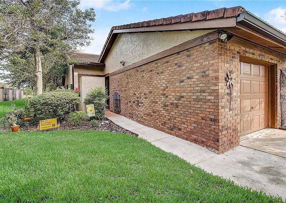 2nd image of 3920 Villas Green Cir #0