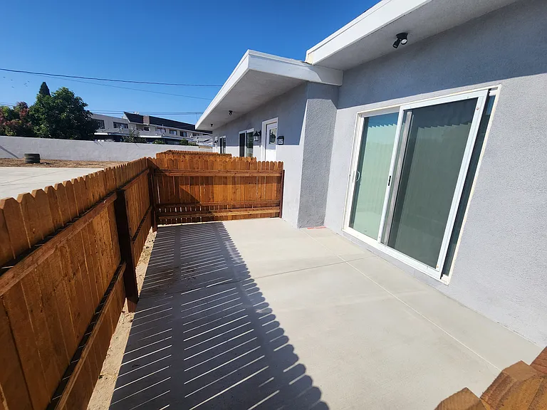 1605 Torrance Blvd — Photo 11