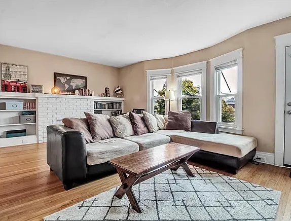 328 N Park Ave #UPPER — Photo 9