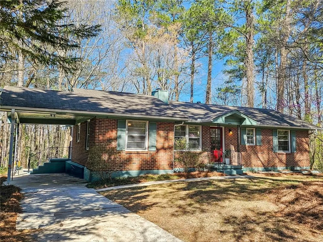 3 bed, 1214 sqft, $1,100 — Photo 2