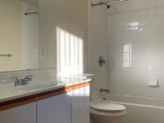 5th image of 20899 Flora St #203