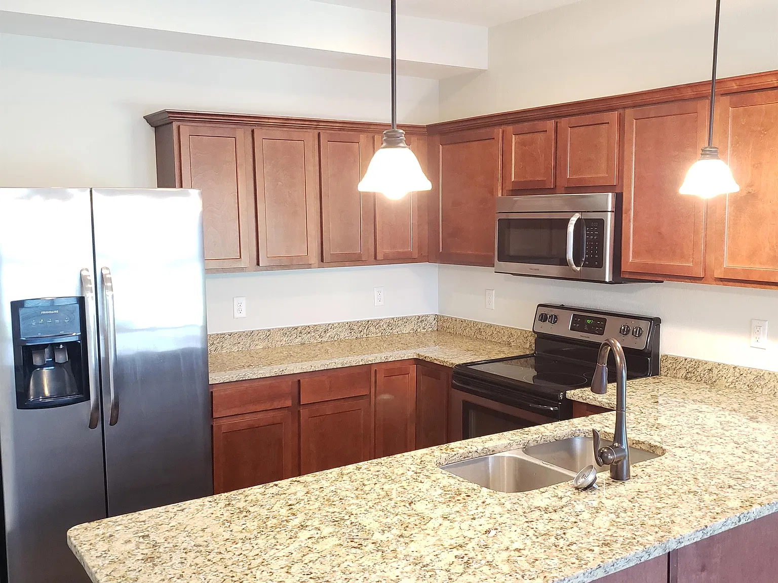 Reghan Place - 6410 — Photo 1