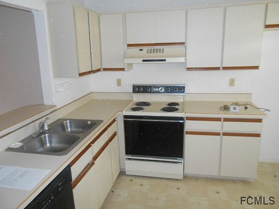 2nd image of 6 Kings Colony Ct N #6