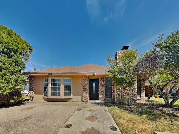 2217 Rockwood Dr, Carrollton, TX 75007