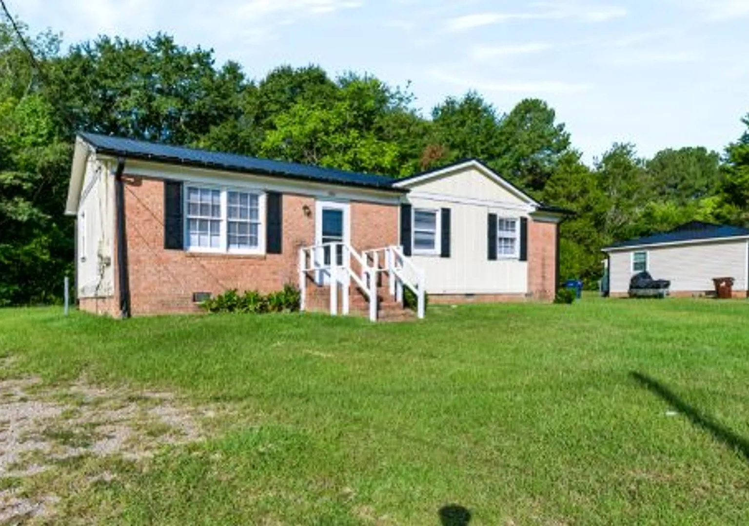 2414 Shawnee Circle Sanford, NC 27332 — Photo 2