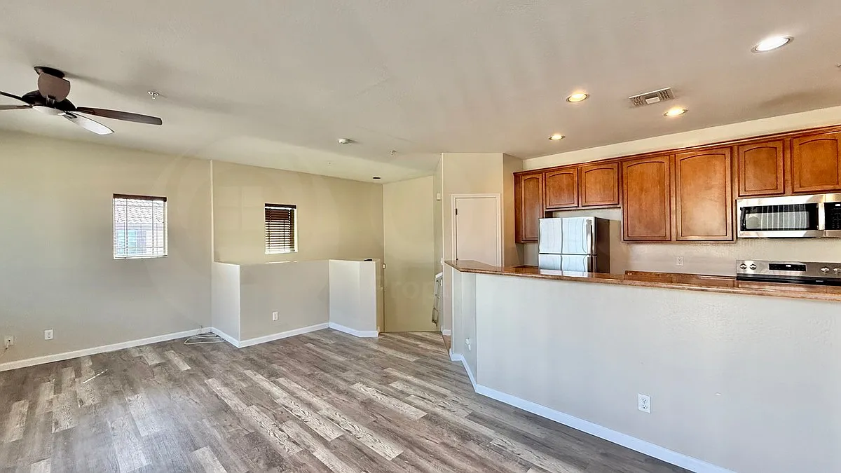 2 bed, 2.0 bath, 1227 sqft, $1,700 — Photo 3