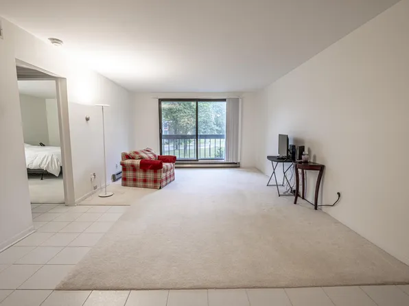 3759 N 88th St APT 211, Milwaukee, WI 53222