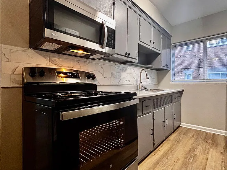 555 Hadley Avenue — Photo 6