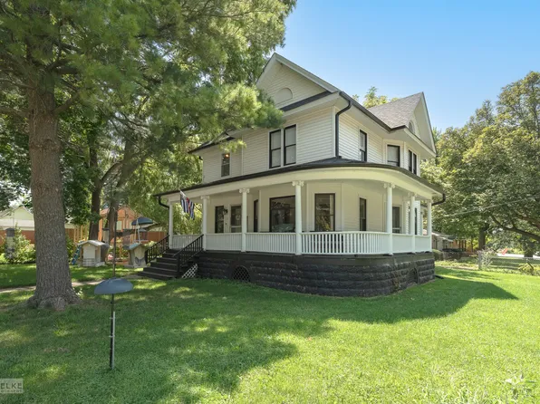 511 E McKinley St, Hinckley, IL 60520