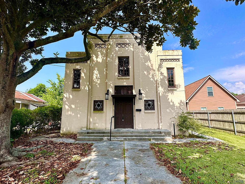 1st image of 710 3rd St