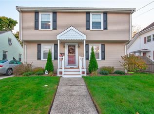 137 Whittier Rd, Pawtucket, RI 02861